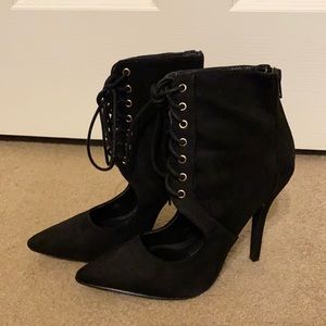 Black Charlotte Russe Heels size 6.